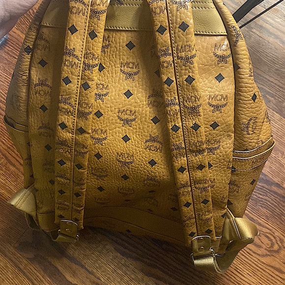 MCM Logo-Plaque Detailed Monogram Printed Backpack - Picture 2 of 5